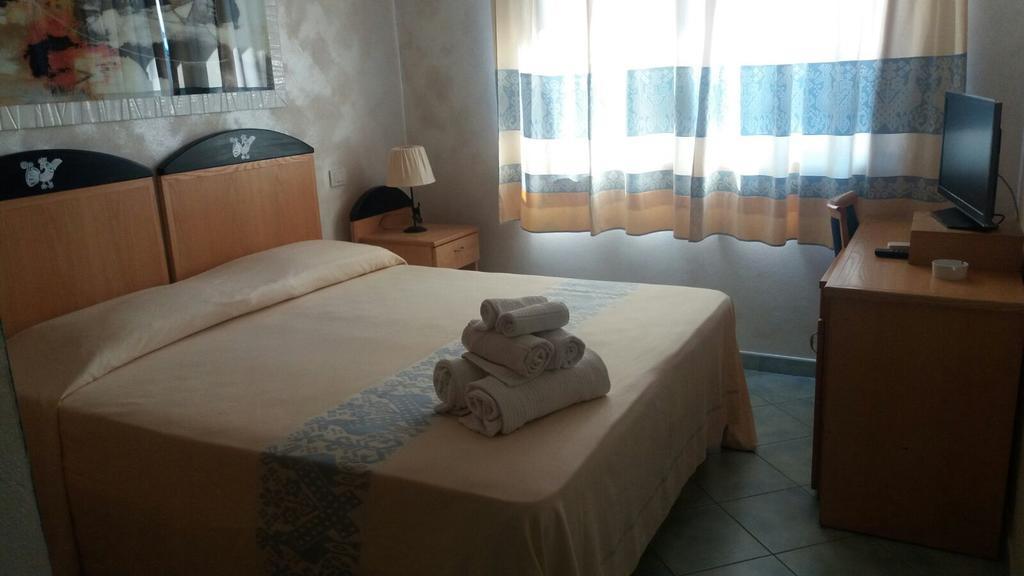 Sìnnai Hotel Villa Del Mare מראה חיצוני תמונה