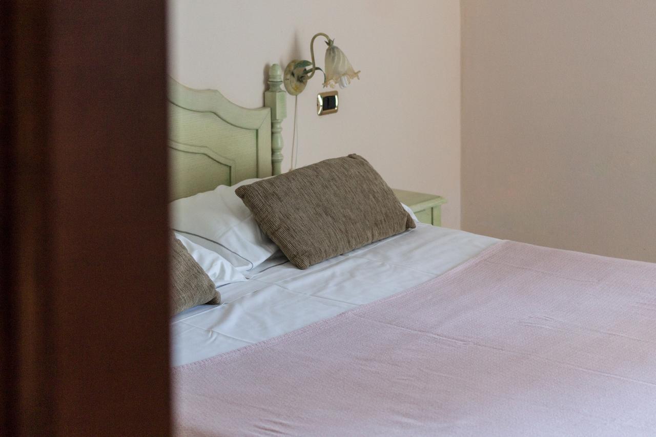 Sìnnai Hotel Villa Del Mare חדר תמונה