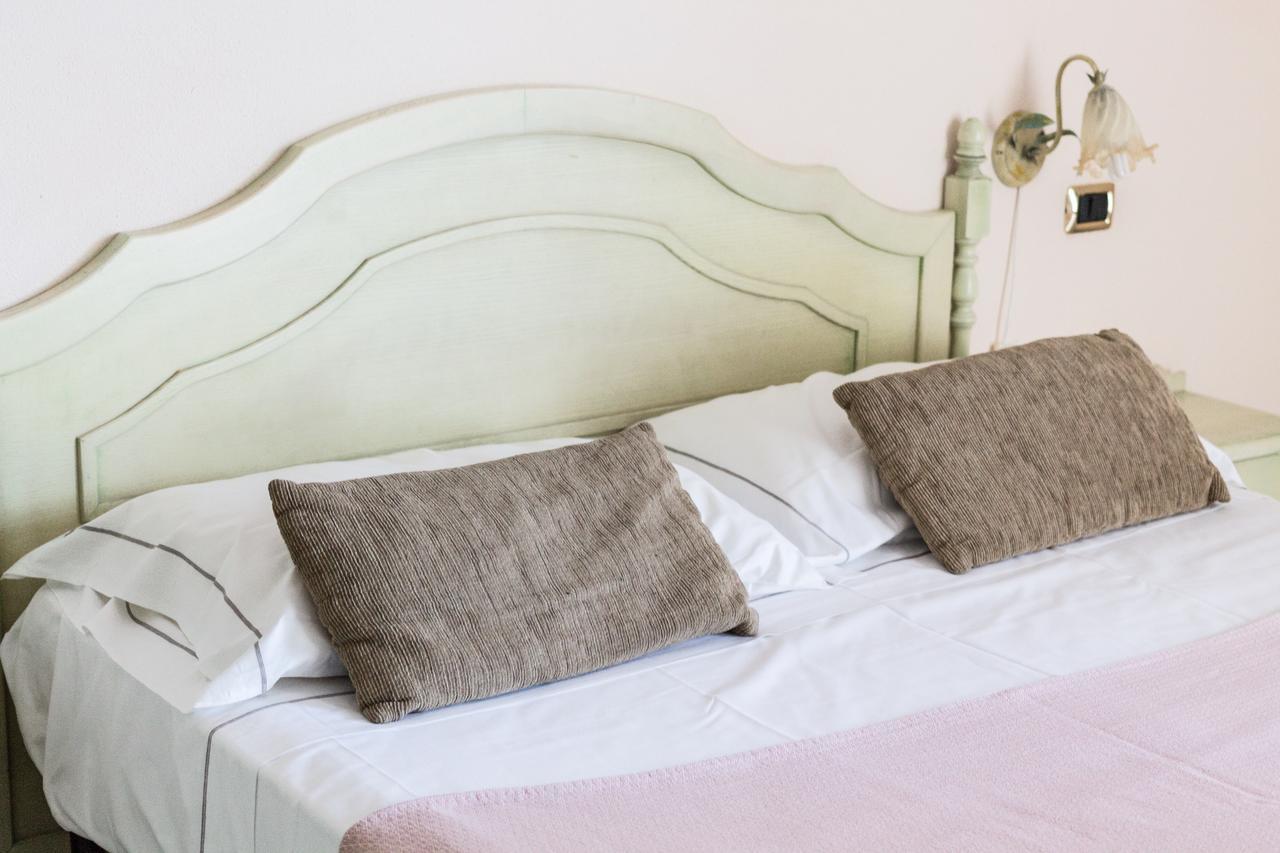 Sìnnai Hotel Villa Del Mare חדר תמונה