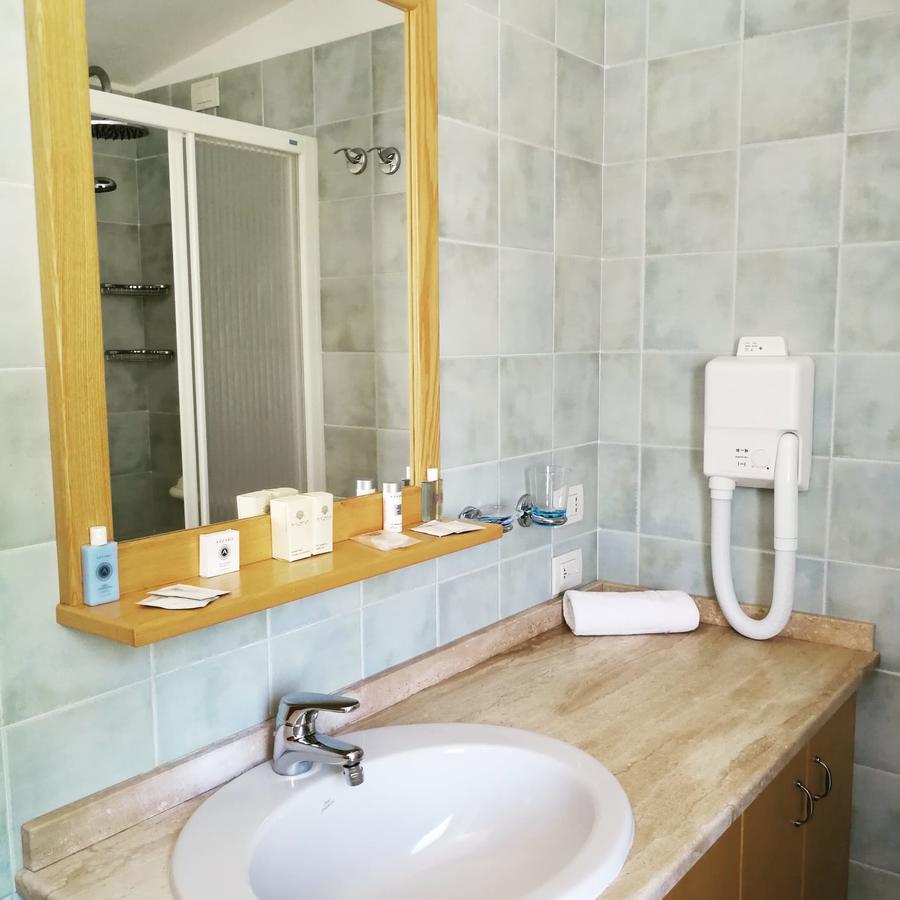 Sìnnai Hotel Villa Del Mare חדר תמונה
