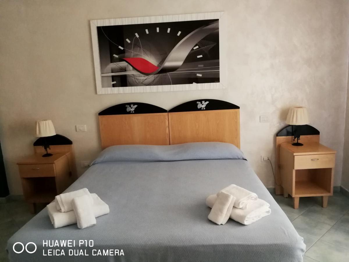 Sìnnai Hotel Villa Del Mare חדר תמונה